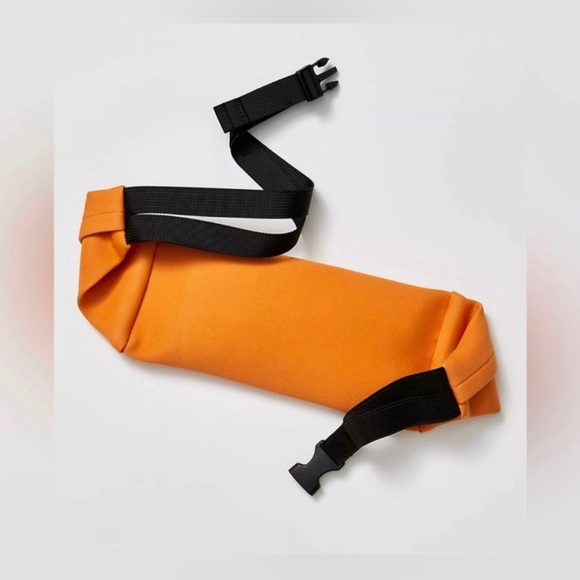 A22. NWOT Free People Runner Sling - Picture 3 of 5